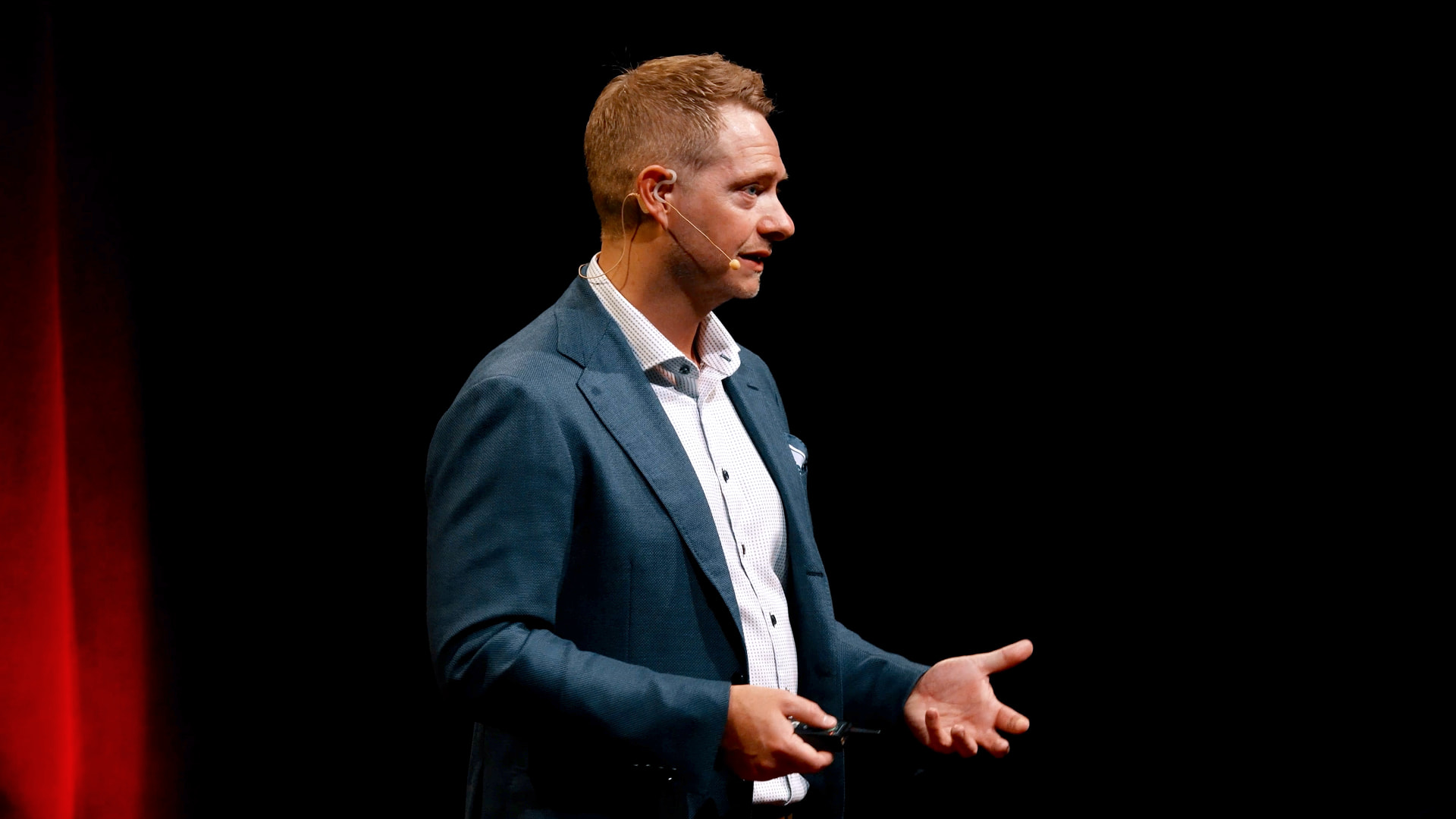 Jason VanRuler delivering his TEDx talk